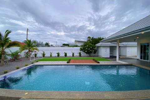 Villa in Pran Buri, Thailand 3 bedrooms № 168746 - photo 15