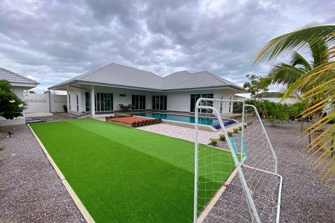 Villa in Pran Buri, Thailand 3 bedrooms № 168746 - photo 3