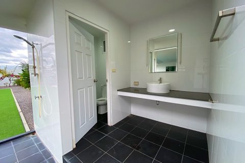 Villa in Pran Buri, Thailand 3 bedrooms № 168746 - photo 10