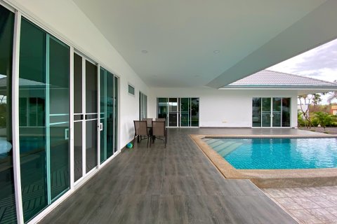 Villa in Pran Buri, Thailand 3 bedrooms № 168746 - photo 7
