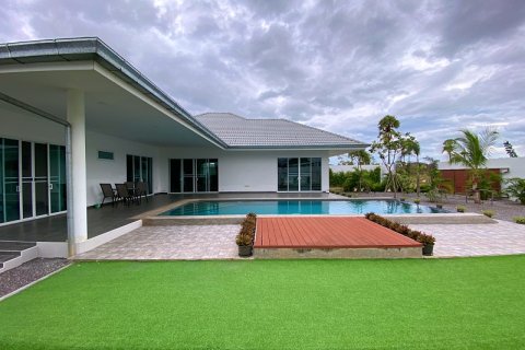 Villa in Pran Buri, Thailand 3 bedrooms № 168746 - photo 5