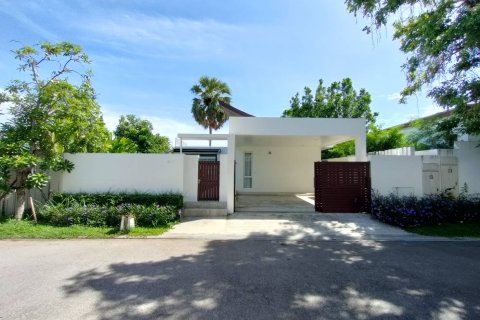 Villa in Pran Buri, Thailand 3 bedrooms № 168743 - photo 2