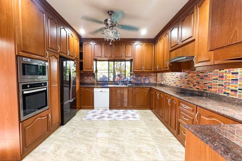 House in Pattaya, Thailand 5 bedrooms № 196526 - photo 19