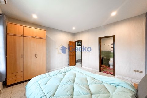 House in Pattaya, Thailand 5 bedrooms № 196526 - photo 26