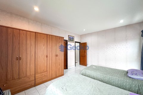 House in Pattaya, Thailand 5 bedrooms № 196526 - photo 28