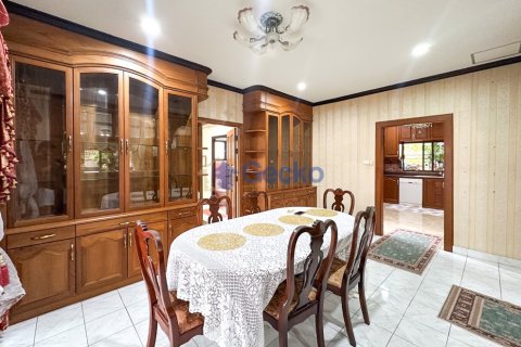 House in Pattaya, Thailand 5 bedrooms № 196526 - photo 18