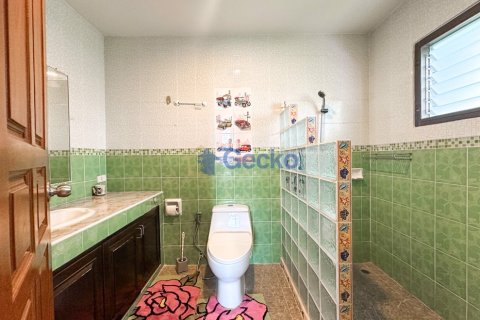 House in Pattaya, Thailand 5 bedrooms № 196526 - photo 25