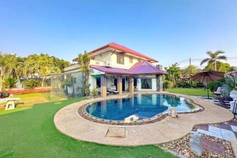 House in Pattaya, Thailand 5 bedrooms № 196526 - photo 7