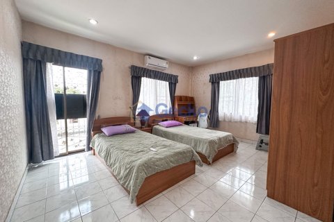 House in Pattaya, Thailand 5 bedrooms № 196526 - photo 27
