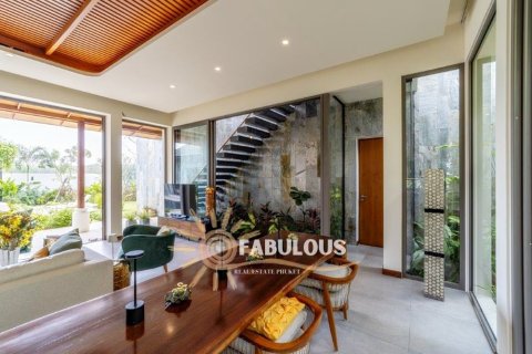 Villa in Bang Tao, Thailand 4 bedrooms № 179330 - photo 2