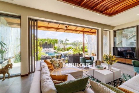 Villa in Bang Tao, Thailand 4 bedrooms № 179330 - photo 7