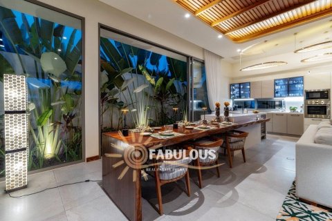 Villa in Bang Tao, Thailand 4 bedrooms № 179330 - photo 4