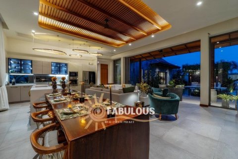 Villa in Bang Tao, Thailand 4 bedrooms № 179330 - photo 10