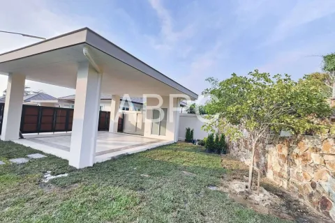 Casa de 3 dormitorios en Pattaya, Tailandia № 211965 - foto 12