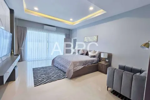 Casa de 3 dormitorios en Pattaya, Tailandia № 211965 - foto 3