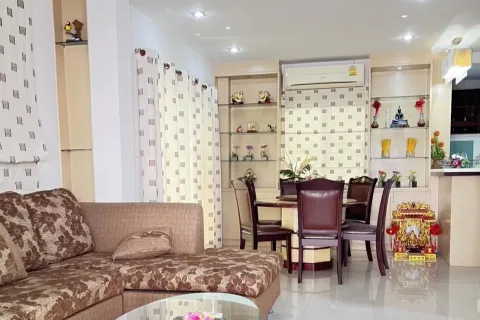 Casa de 3 dormitorios en Jomtien Beach, Pattaya, Tailandia № 211962 - foto 12