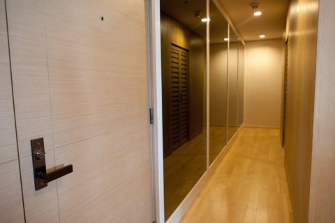 Condo in Bangkok, Thailand, 3 bedrooms  № 181055 - photo 8