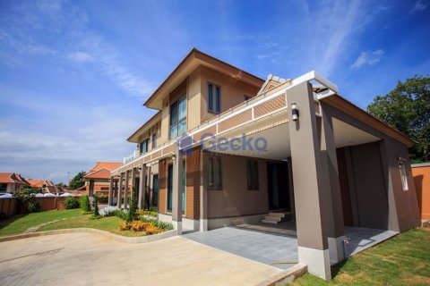 House in Pattaya, Thailand 4 bedrooms № 197226 - photo 25