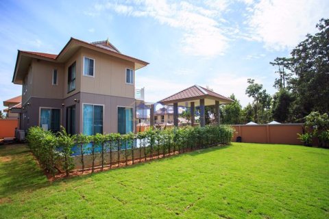 House in Pattaya, Thailand 4 bedrooms № 197226