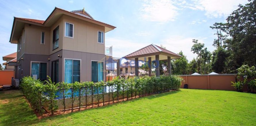 House in Pattaya, Thailand 4 bedrooms № 197226