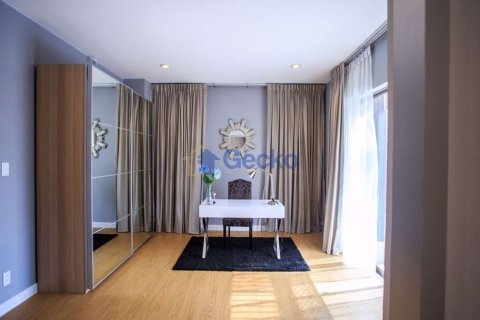 House in Pattaya, Thailand 4 bedrooms № 197226 - photo 4