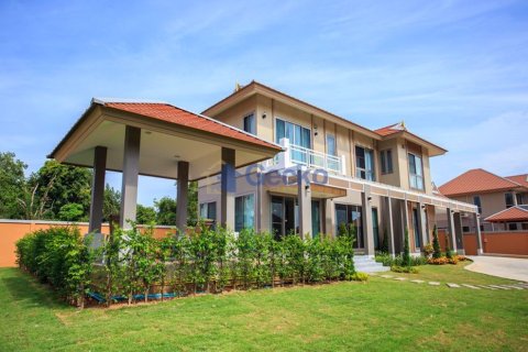 House in Pattaya, Thailand 4 bedrooms № 197226 - photo 16
