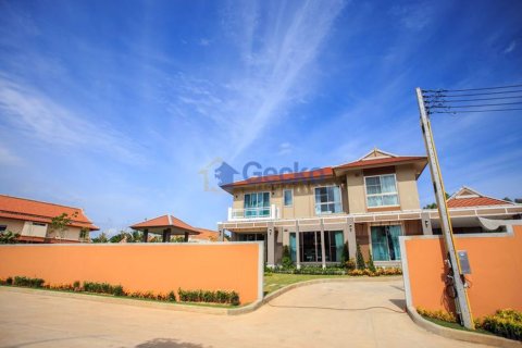 House in Pattaya, Thailand 4 bedrooms № 197226 - photo 8