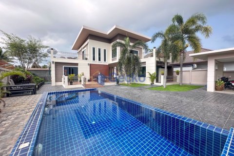 House in Pattaya, Thailand 5 bedrooms № 197229