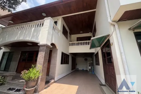 Casa de 4 dormitorios en Watthana, Bangkok, Tailandia № 214331 - foto 2