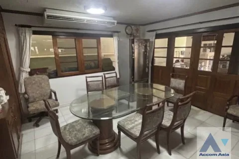 Casa de 4 dormitorios en Watthana, Bangkok, Tailandia № 214331 - foto 6
