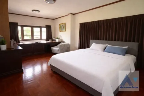 Casa de 4 dormitorios en Watthana, Bangkok, Tailandia № 214331 - foto 8
