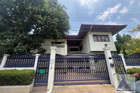 Casa de 4 dormitorios en Watthana, Bangkok, Tailandia № 214331