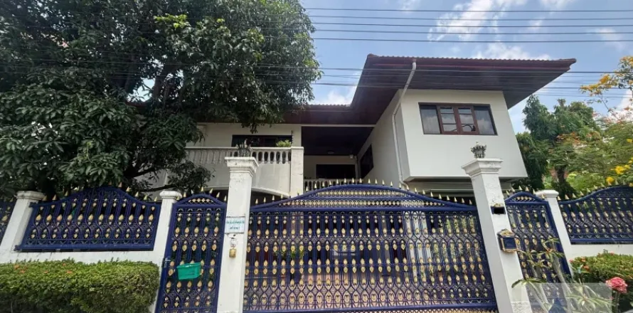 Casa de 4 dormitorios en Watthana, Bangkok, Tailandia № 214331