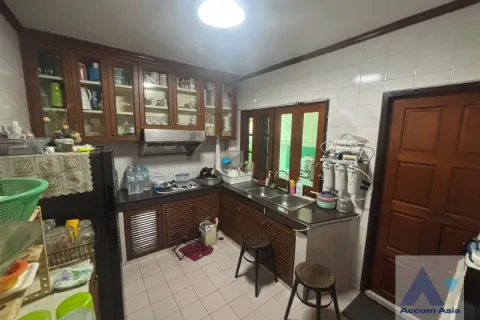Casa de 4 dormitorios en Watthana, Bangkok, Tailandia № 214331 - foto 7