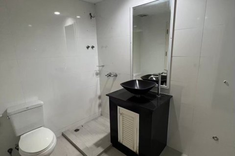 Condo à Pathum Wan, Bangkok, Thaïlande, 3 chambres  № 170569 - photo 2