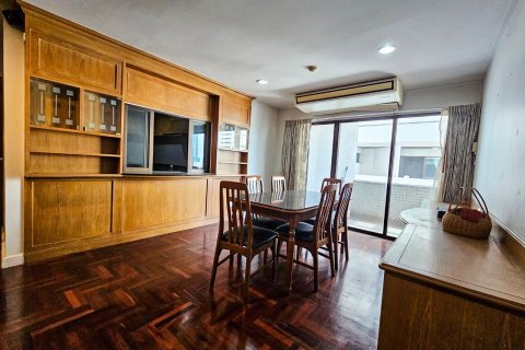Condo in Watthana, Bangkok, Thailand, 3 bedrooms  № 135930 - photo 2