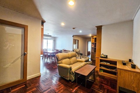 Condo in Watthana, Bangkok, Thailand, 3 bedrooms  № 135930 - photo 1