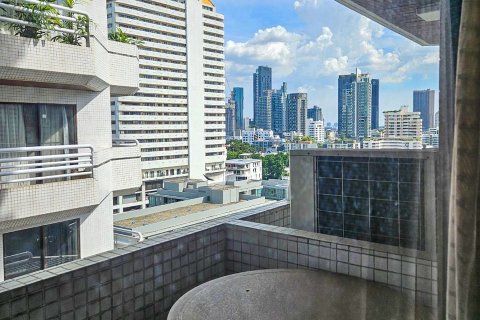 Condo in Watthana, Bangkok, Thailand, 3 bedrooms  № 135930 - photo 22