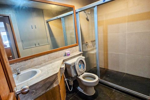 Condo in Watthana, Bangkok, Thailand, 3 bedrooms  № 135930 - photo 19