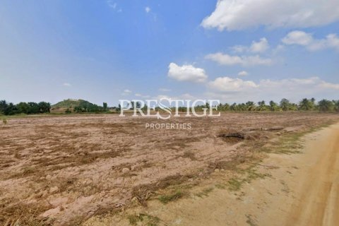 Land in Pattaya, Thailand 8812 sq.m. № 198216 - photo 4