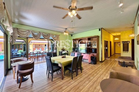 Propriété commerciale à Pattaya, Thaïlande 650 m2 № 198215 - photo 3