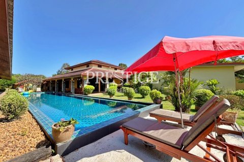 Propriété commerciale à Pattaya, Thaïlande 650 m2 № 198215 - photo 25