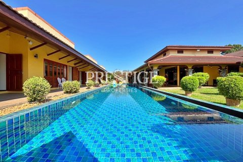 Propriété commerciale à Pattaya, Thaïlande 650 m2 № 198215 - photo 2