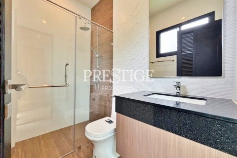 House in Pattaya, Thailand 3 bedrooms № 198220 - photo 21