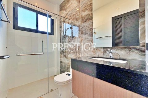 House in Pattaya, Thailand 3 bedrooms № 198220 - photo 24