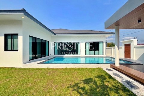 House in Pattaya, Thailand 3 bedrooms № 198220