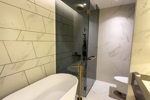 Condo in Bangkok, Thailand, 4 bedrooms  № 181186 - photo 13