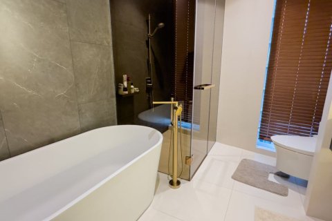 Condo in Bangkok, Thailand, 4 bedrooms  № 181186 - photo 18
