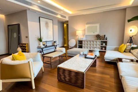 Condo in Bangkok, Thailand, 4 bedrooms  № 181186 - photo 2