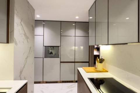 Condo in Bangkok, Thailand, 4 bedrooms  № 181186 - photo 9